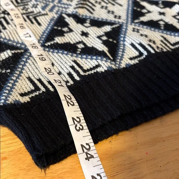 Kitsu Geometric Patterned Pullover, Large - Picture 8 of 9